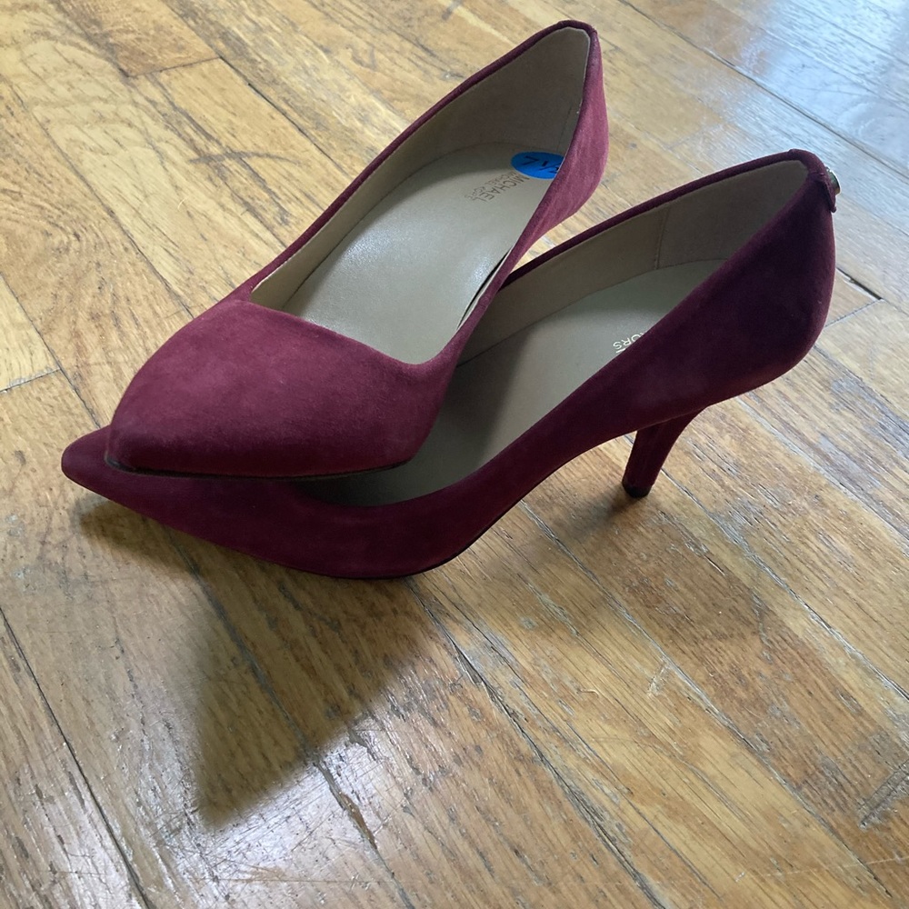 Michael Kors midpump heels!